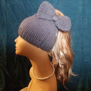 NWOT CUTE BOW KNIT BEANIE